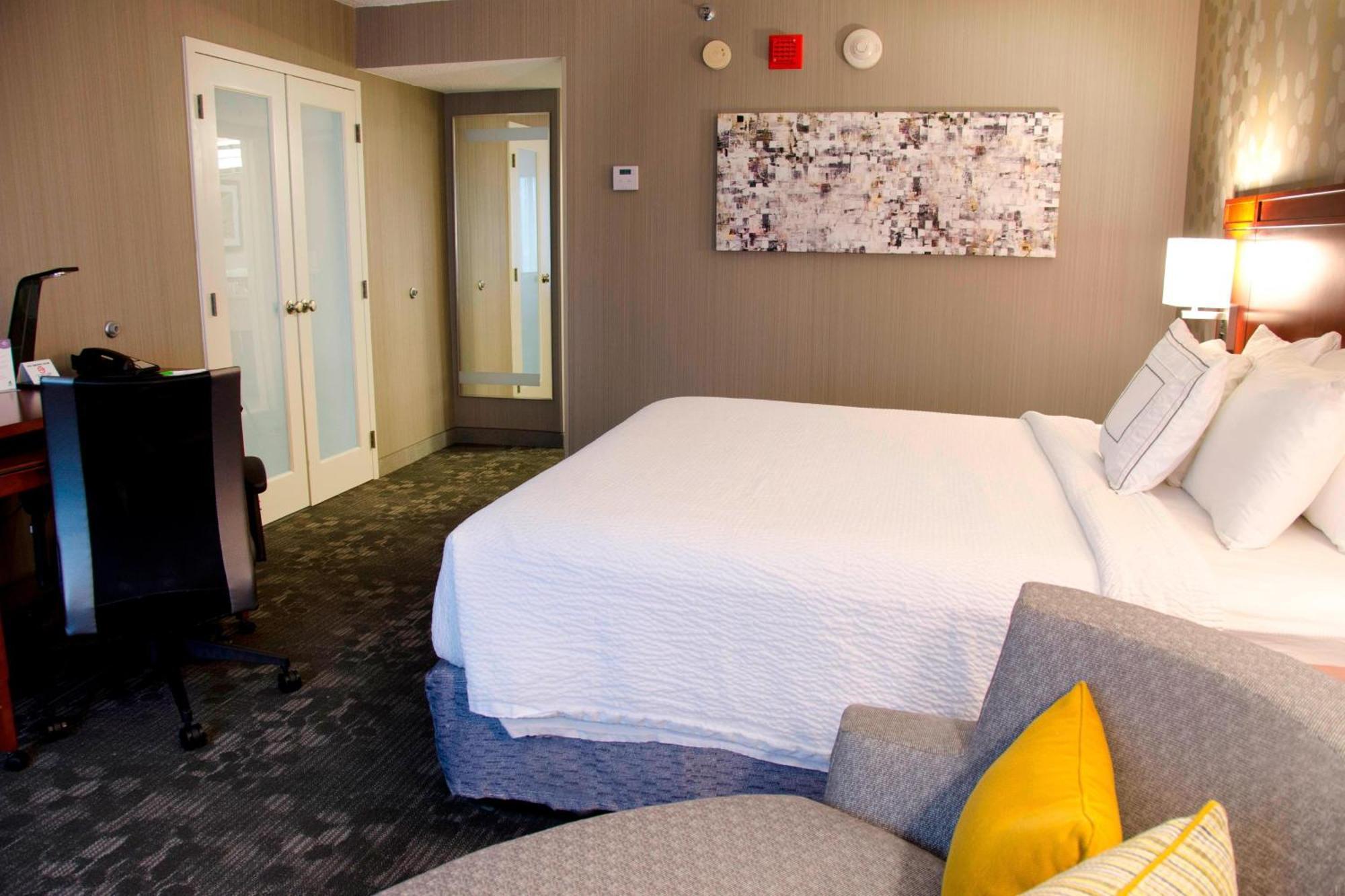 Hotel Courtyard Waterbury Downtown Exterior foto