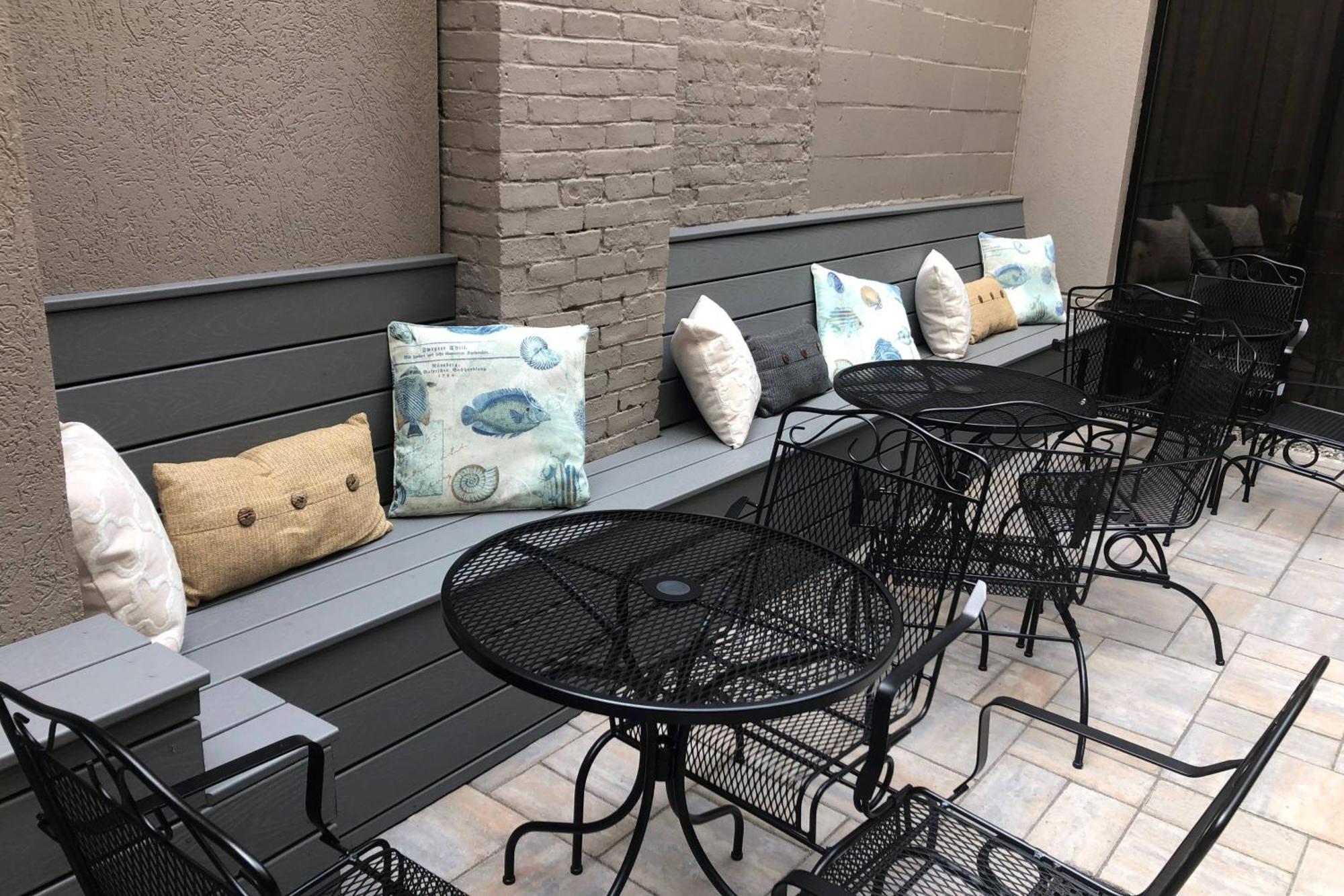 Hotel Courtyard Waterbury Downtown Exterior foto
