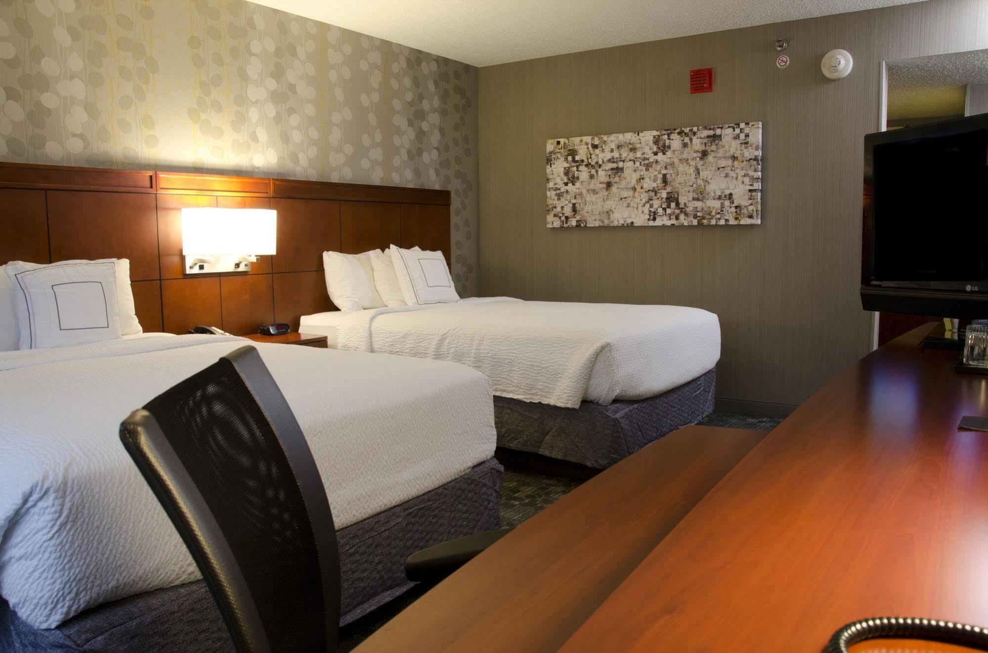 Hotel Courtyard Waterbury Downtown Exterior foto